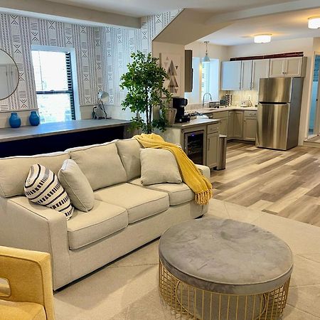 Modern Fully Renovated Suite & Loft In Downtown เทรนตัน ภายนอก รูปภาพ
