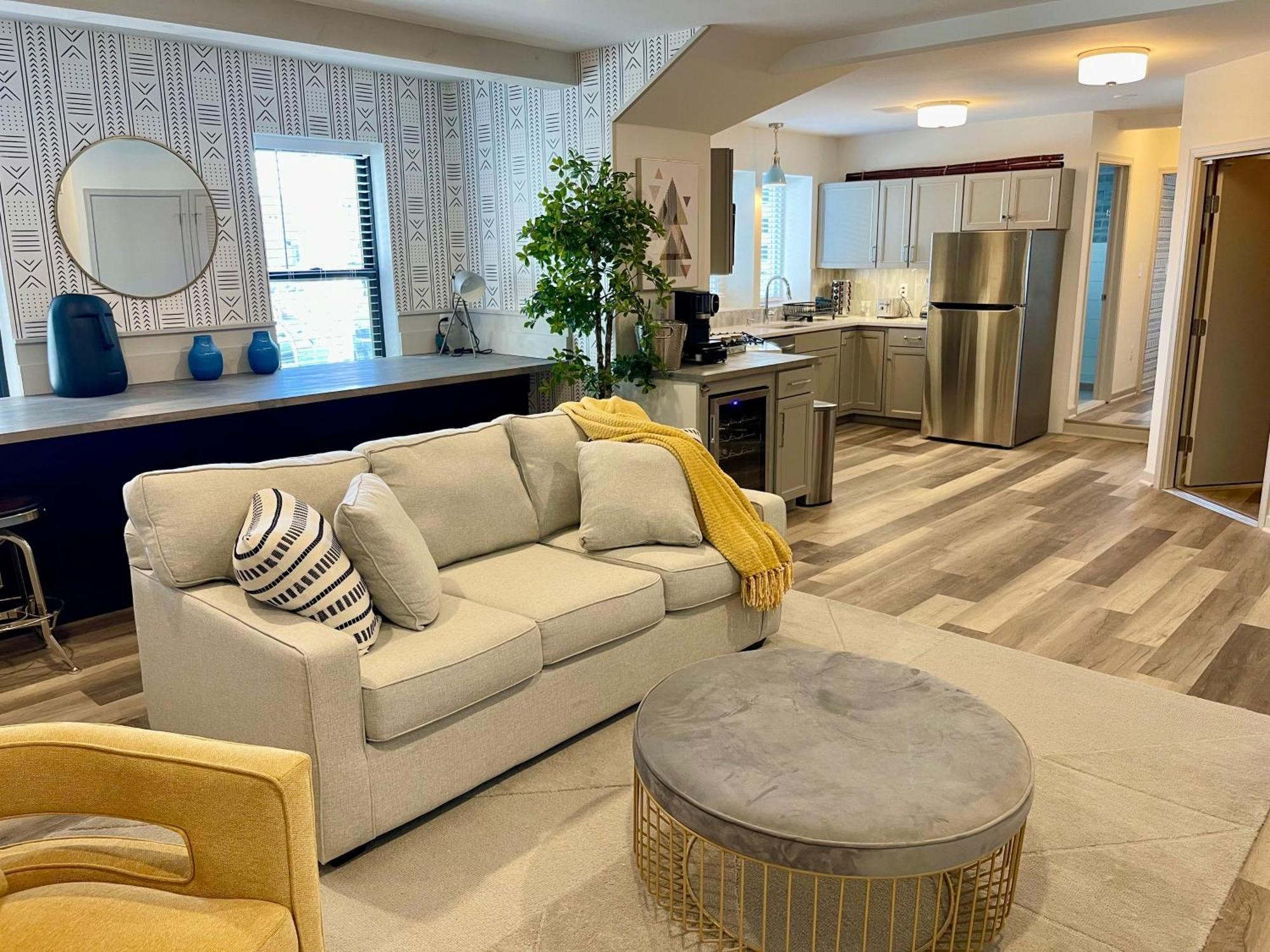 Modern Fully Renovated Suite & Loft In Downtown เทรนตัน ภายนอก รูปภาพ