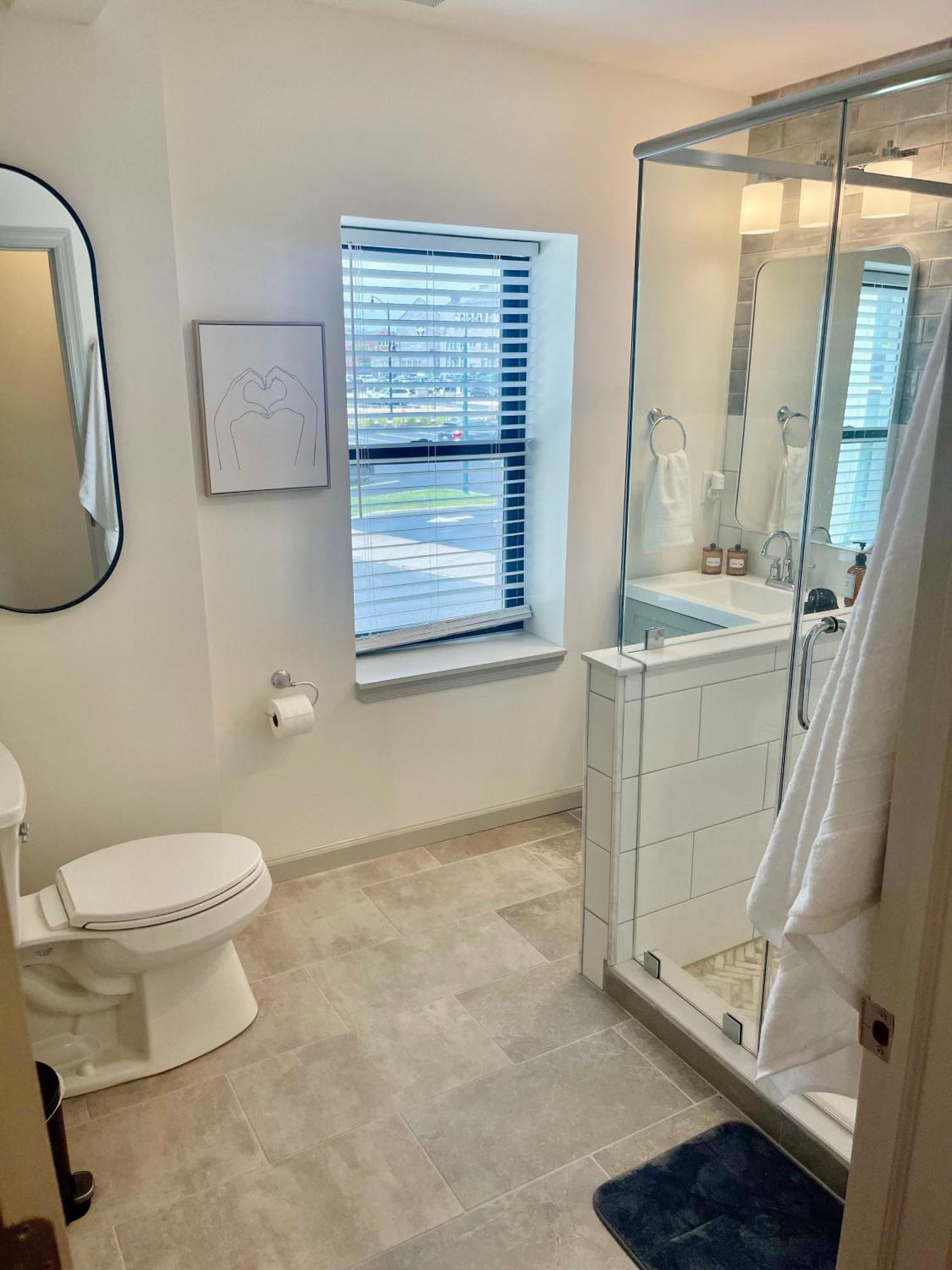 Modern Fully Renovated Suite & Loft In Downtown เทรนตัน ภายนอก รูปภาพ