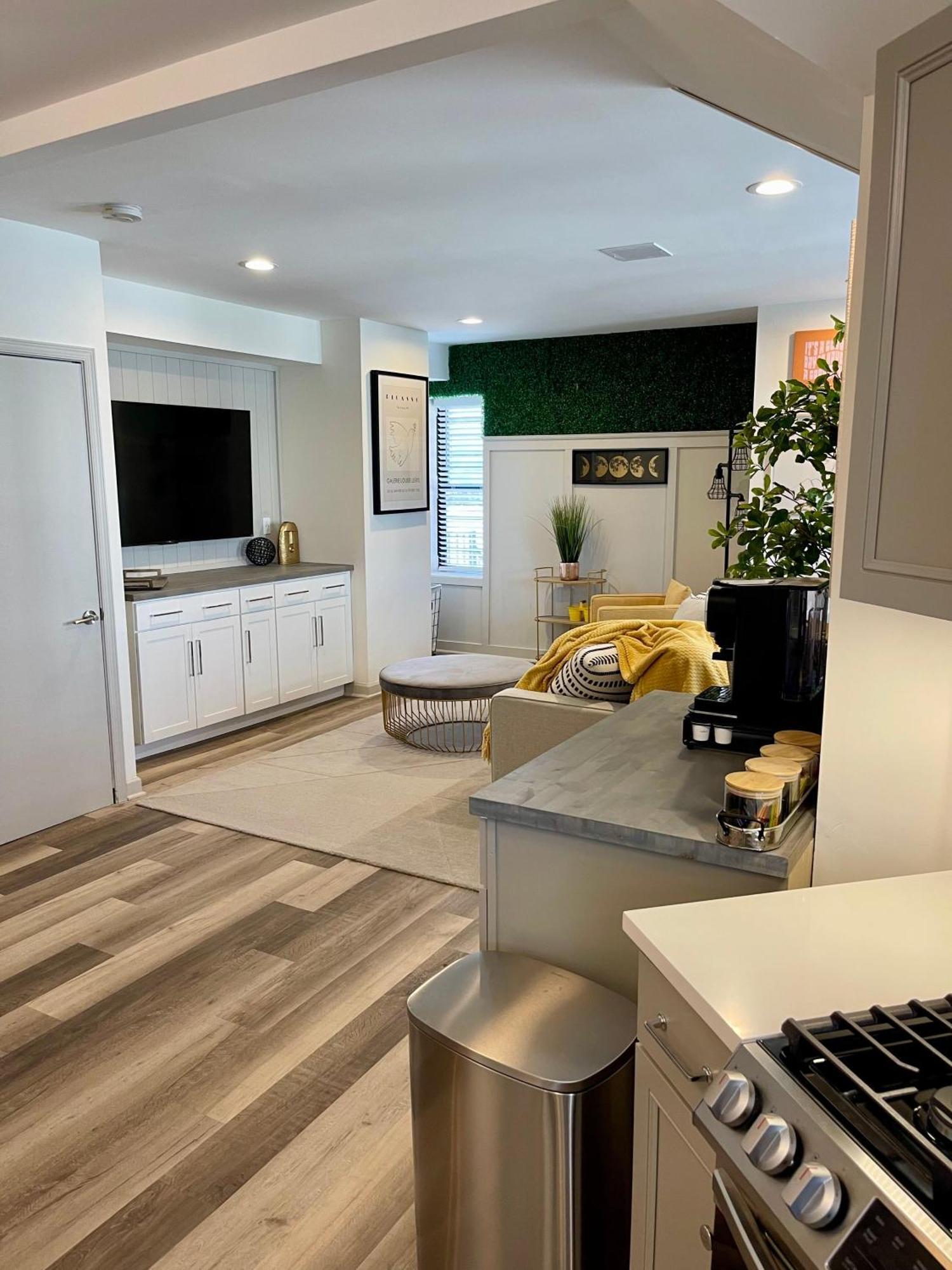 Modern Fully Renovated Suite & Loft In Downtown เทรนตัน ภายนอก รูปภาพ
