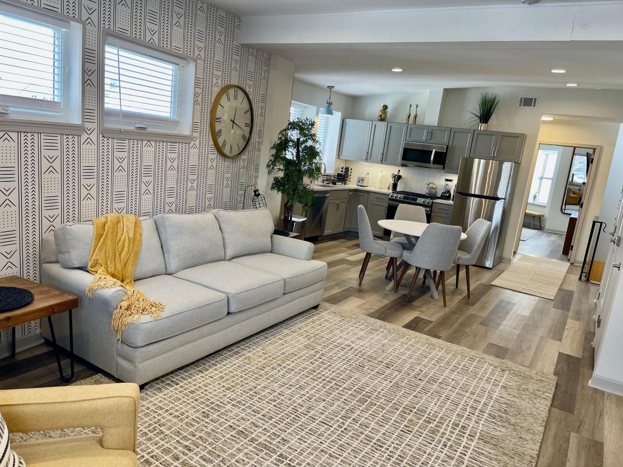 Modern Fully Renovated Suite & Loft In Downtown เทรนตัน ภายนอก รูปภาพ